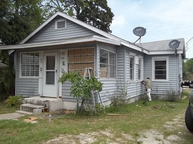 3 bed 1 bath single family home - 3 bed 1 bath single family home