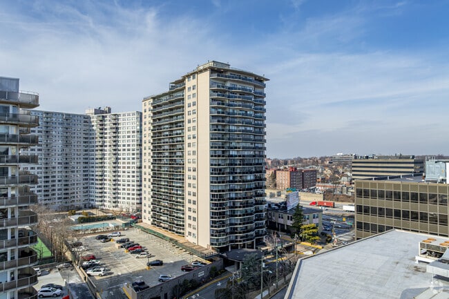 The Pembroke at Fort Lee - The Pembroke at Fort Lee Apartments