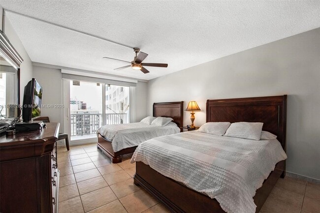 Building Photo - 5401 Collins Ave Unit 916