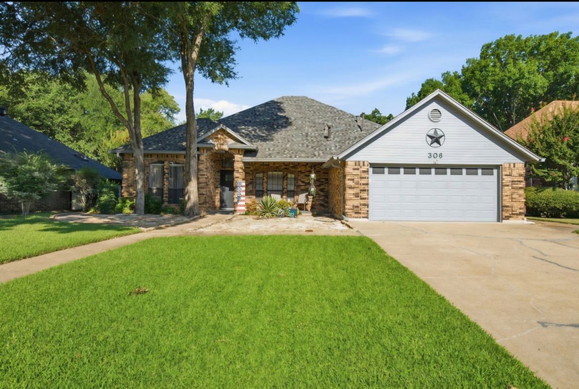 Photo - 306 Country Manor Dr