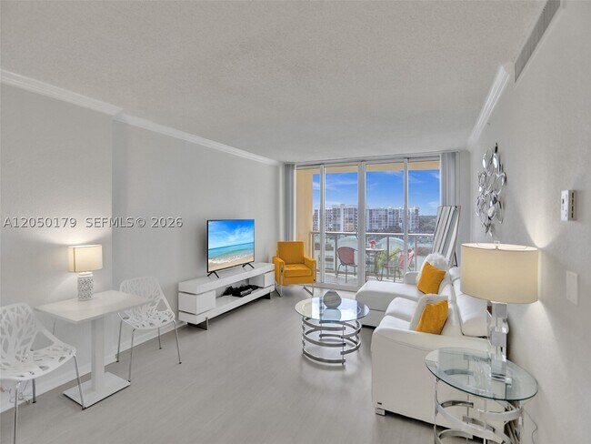 2501 S Ocean Dr Unidad 731 (Available Sep 23)