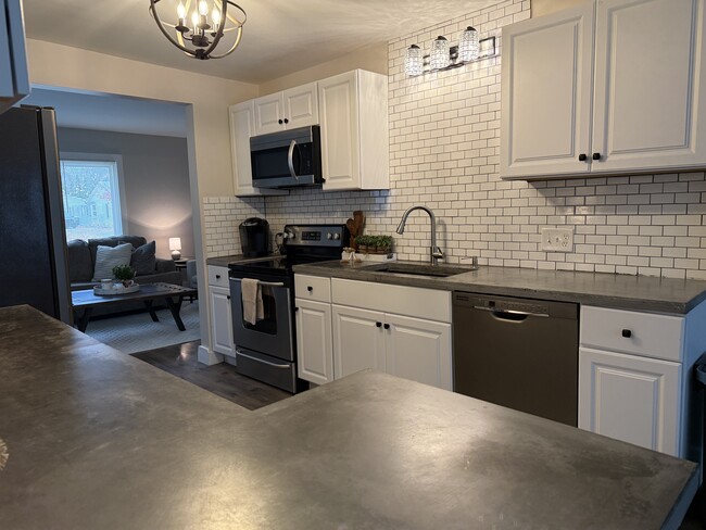 Photo - 206 Kissane Ave