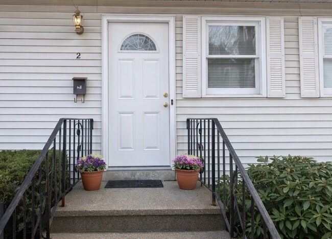 Building Photo - 2 Whalen Ln