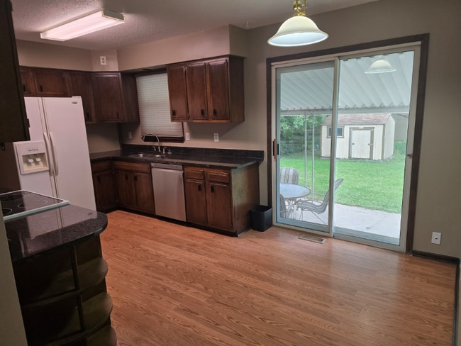 Photo - 1123 Starview Ln