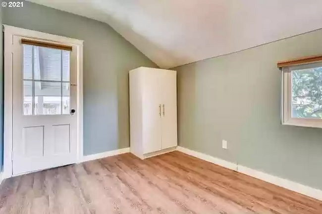 Building Photo - 614 11th St