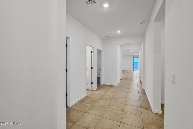 Photo - 25303 W Bowker St