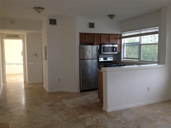 Photo - 953 SW 10th St Unidad 3
