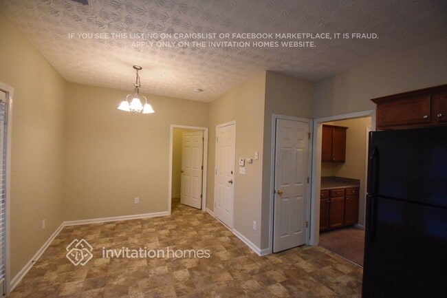 Photo - 333 Interlake