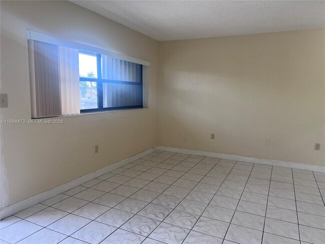 Photo - 13331 SW 17th Ln Unidad 4-7