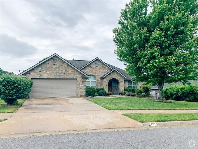 Building Photo - 407 NW Saddlebrook Dr Rental