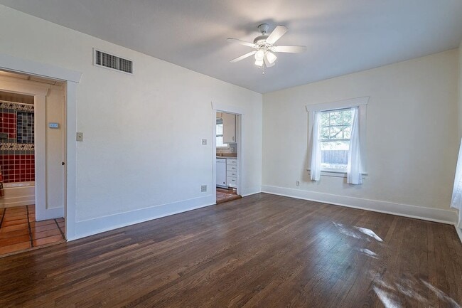 Photo - 3 Bed 2 bath home PERFECT for U of A Students, Faculty and Staff!