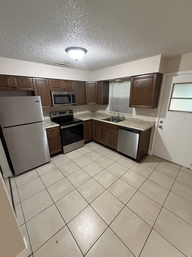 Photo - 5624 Struthers Ct