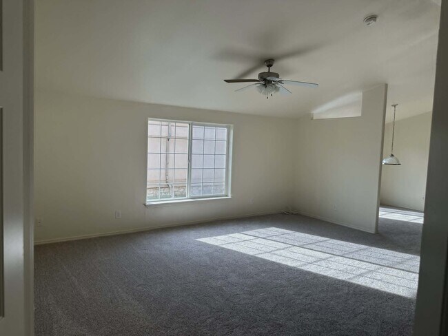 Photo - 5173 Bullion St