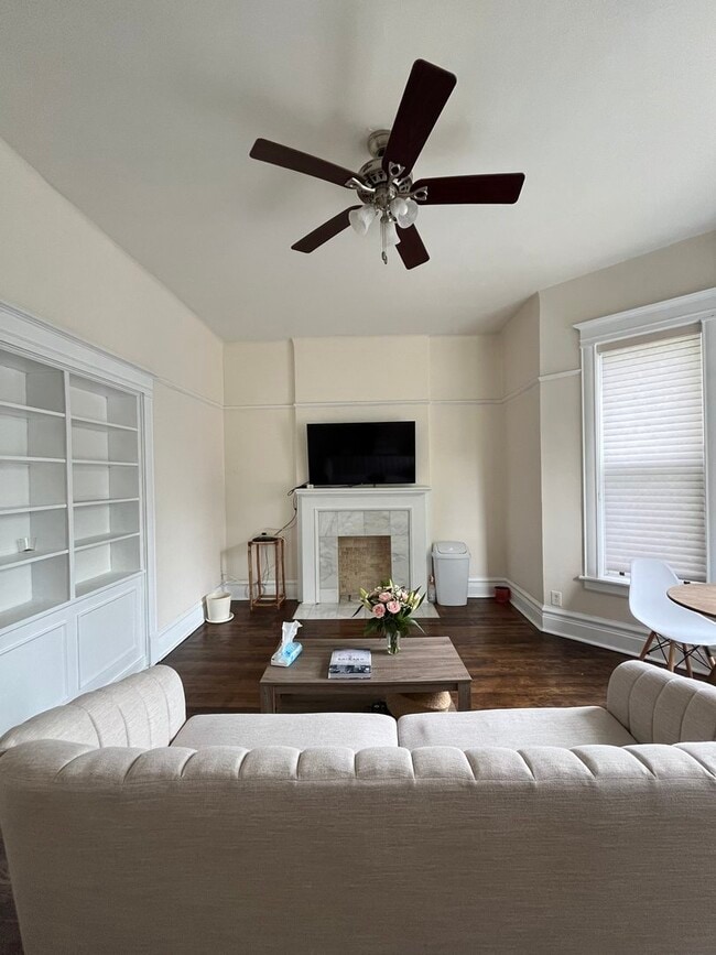 Photo - 1359 E 57th St Unit 1