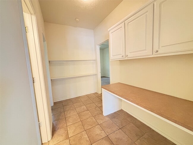 Building Photo - 2455 Montgomery Rd Unit 7 Rental