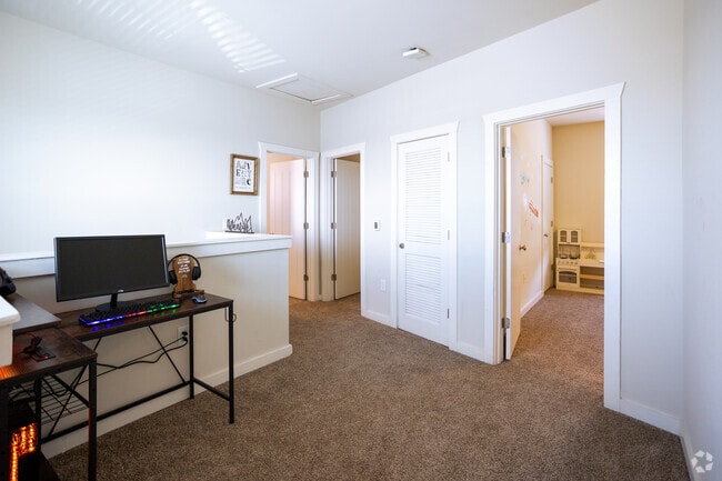 5BD, 5BA - 1,932SF - Loft