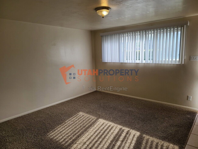 Photo - 4951 S Center St Unidad #6