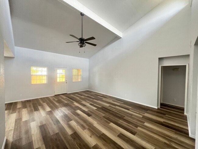 Photo - 994 Blue Bonnet Dr