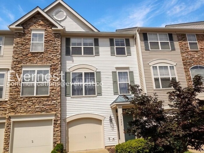 Building Photo - 3-Bed/2.5-Bath Townhome/Available Soon!
