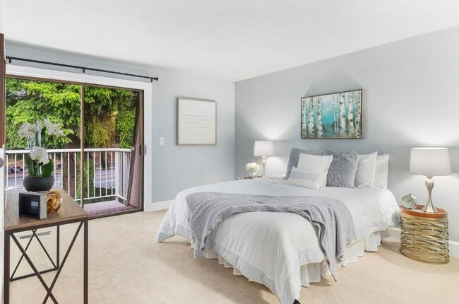Photo - 2bd/1.75ba Kirkland Condo Unidad 906