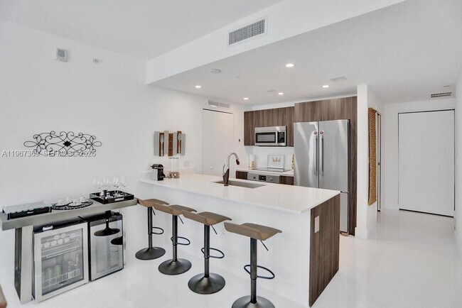 Photo - 488 NE 18th St Unidad 2708