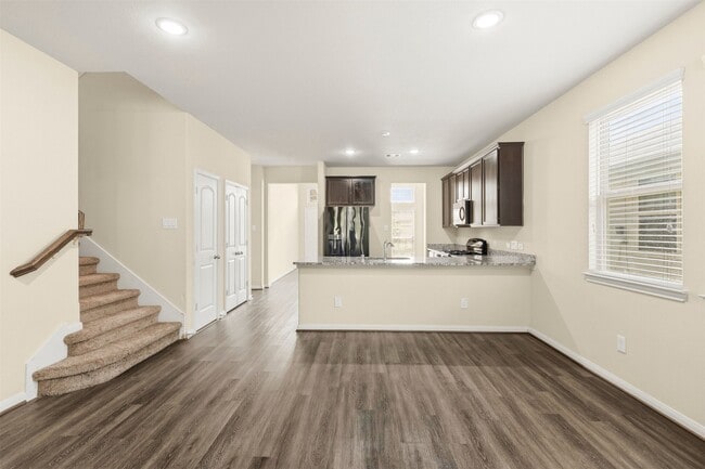Photo - 6131 Carpenters Cove Ln