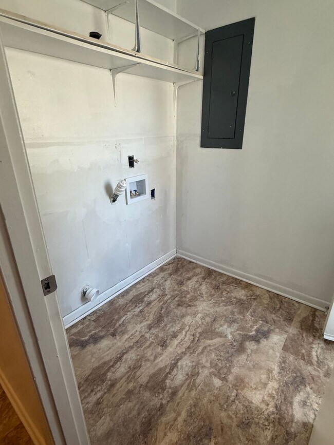 Photo - 101-103 N Redwood Ln