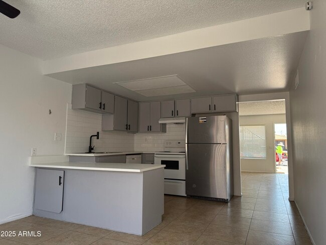 Building Photo - 5318 W Turney Ave Rental