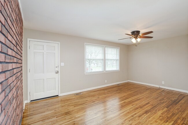 Photo - 121 Highland Dr
