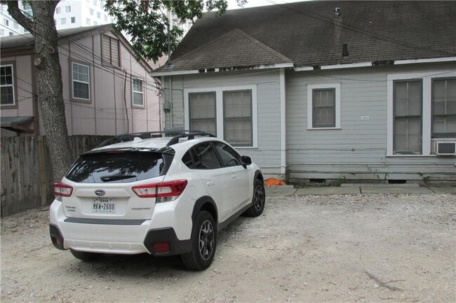 Photo - 704 W 22nd St