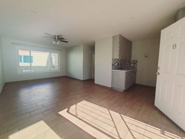 Photo - 1108 W 110th St Unit 8