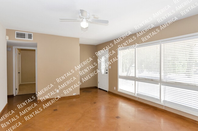 Photo - 5625 E 20th St