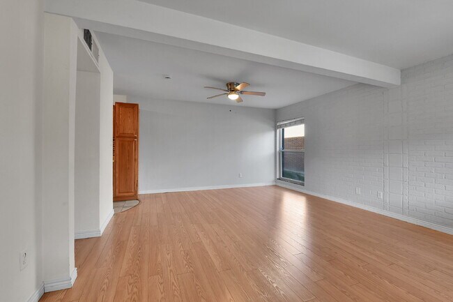 Photo - $1,595.00, 2 bed, 1 bath Located in Denver with a washer and dryer + 1/2 off first month rent Unit #O1