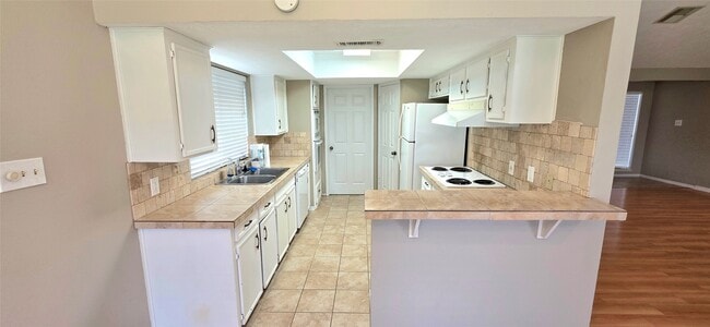 3038 Shawnee Dr