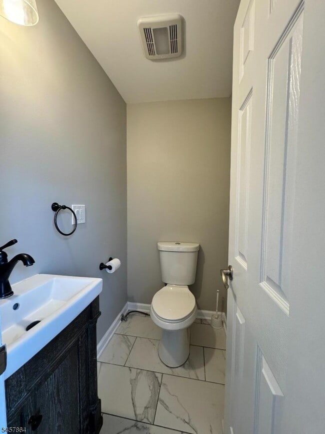 Photo - 968 Dehart Pl