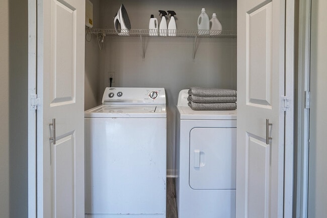Oxmoor_2026_Laundry_VirtuallyStaged