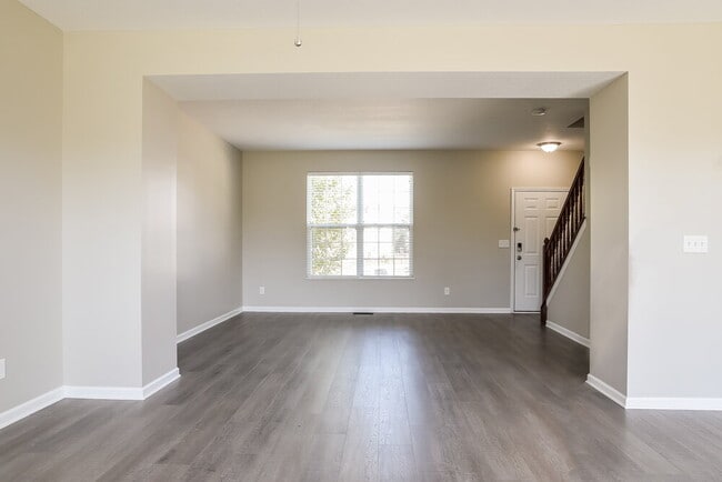 Photo - 25 W Twin Maple Ave