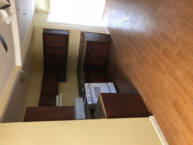 Building Photo - 6505 S Vermont Ave