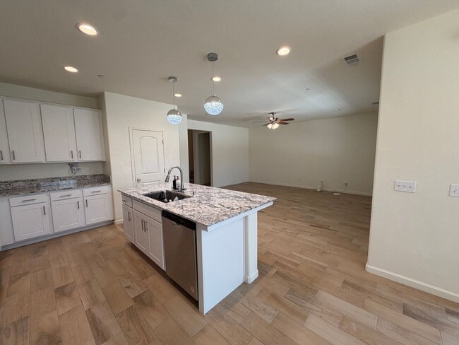 Photo - 2026 Sherbrook Ave