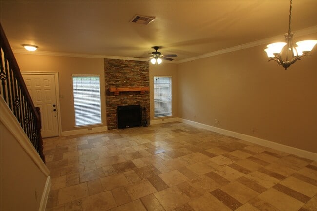 Photo - 17627 Red Oak Dr