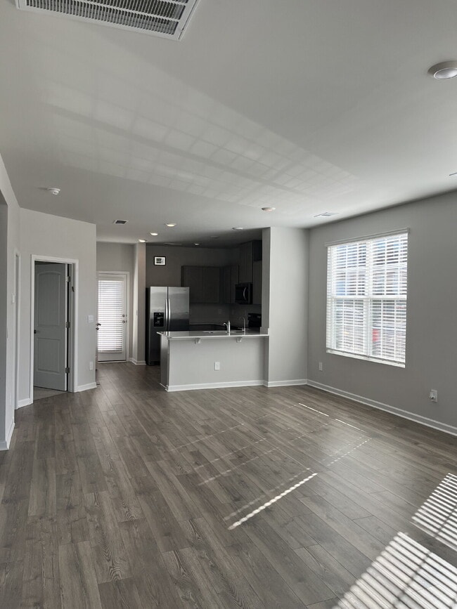 Photo - 453 Augustine Dr