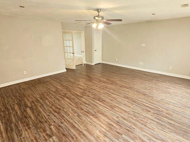 Photo - 9526 Golden Wood Ln
