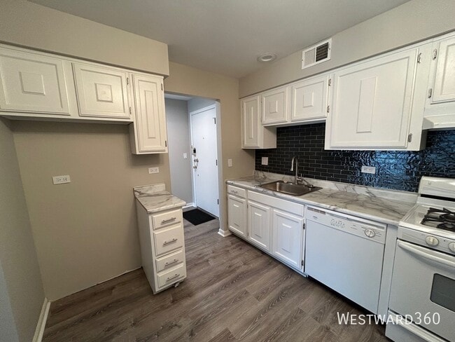 Photo - 5501 Carriage Way Dr Unidad #109