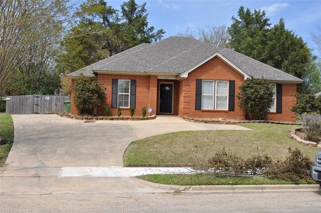 Building Photo - 1824 Woodmere Loop Rental