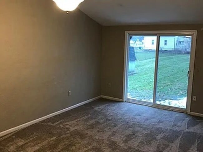 Photo - Section 8 Approved | Charming 3 Bed / 1 Bath Home in Lansing