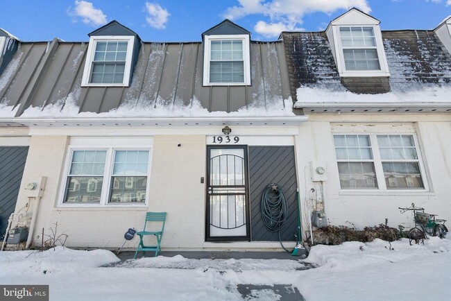 Photo - 1939 Village Green Dr Townhome