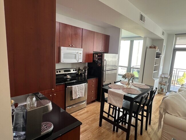 Photo - 565 W Quincy St Unidad 911