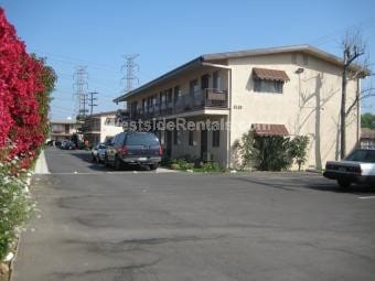 Building Photo - 6112 Vineland Ave Unit 4 Rental