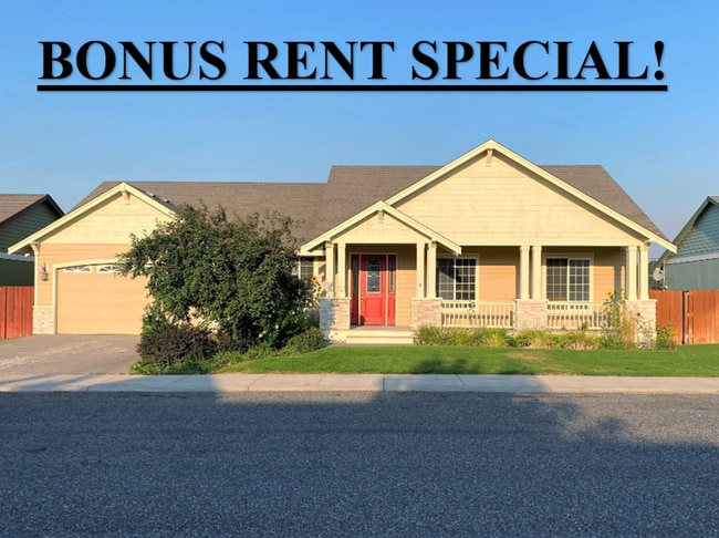 Building Photo - BONUS RENT SPECIAL! Large 3 Bed Home with ...