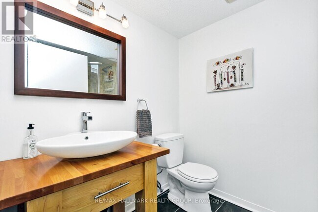 Photo - 256 Bruyère St